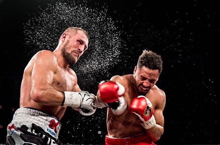 Sergey Kovalev being punched by Andre Ward (HBO Boxing)